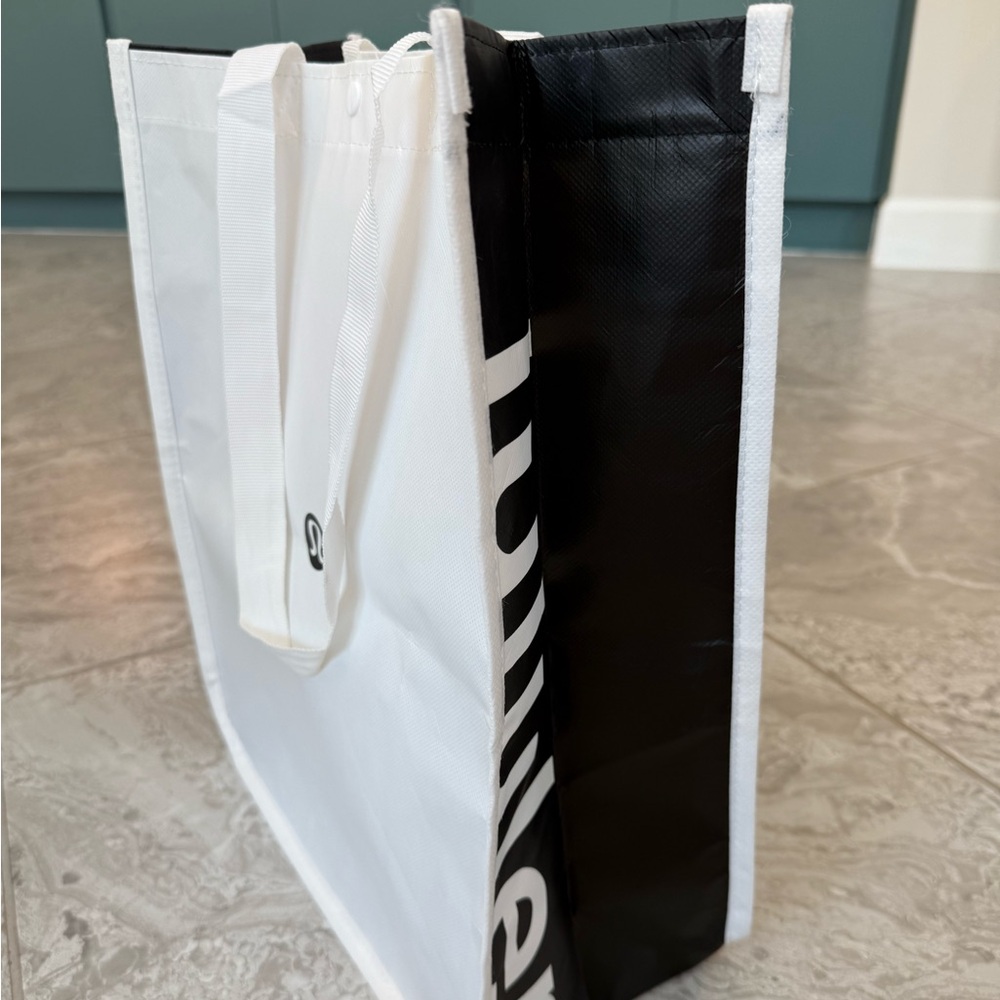 lululemon Large White and Black Tote Bag - Picture 5 of 10